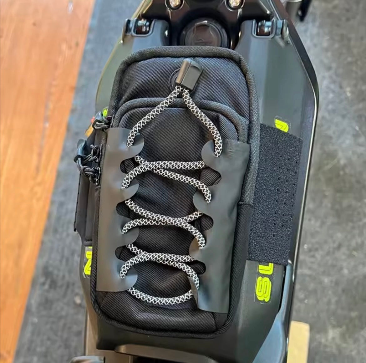 E-moto phone holder bag